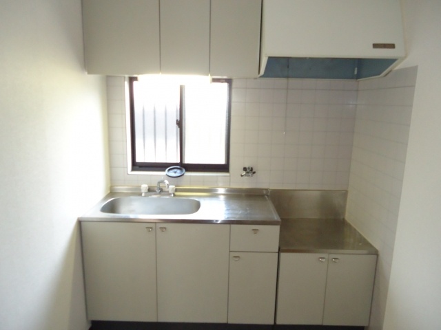 Kitchen. Gas stove can be installed.