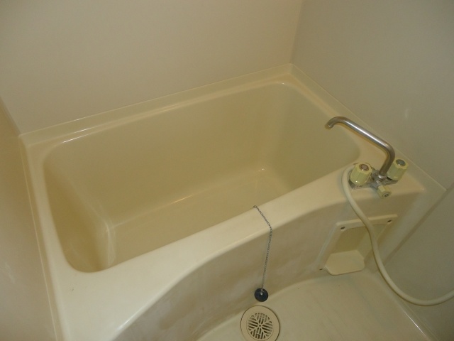 Bath. Us with house cleaning before occupancy