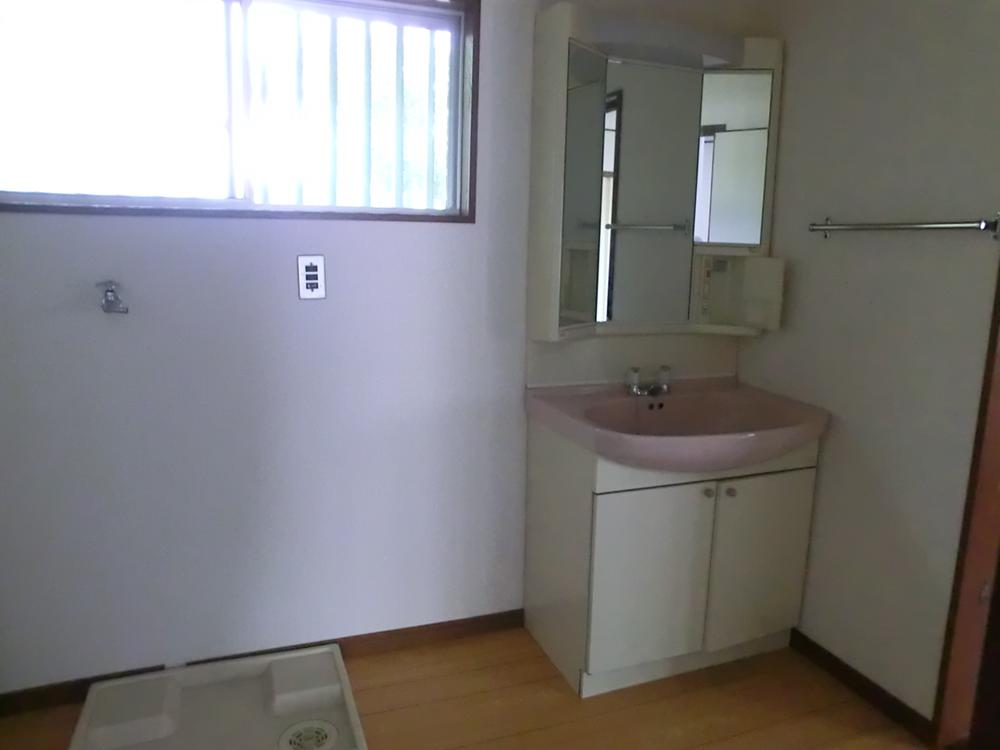 Wash basin, toilet. Indoor (September 2013) Shooting