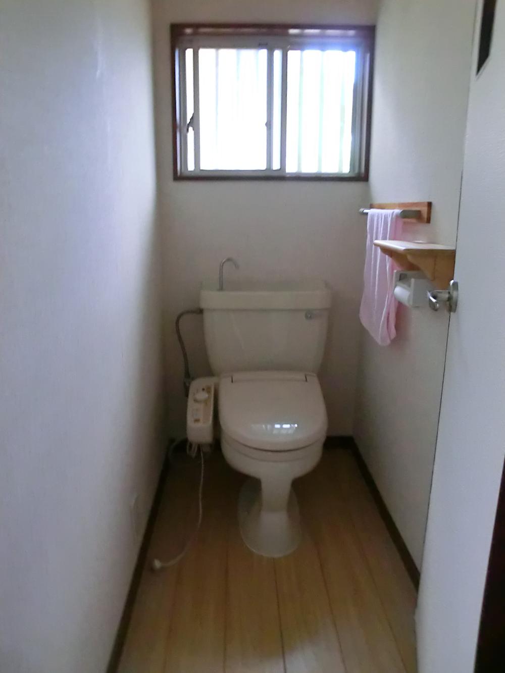 Toilet. Indoor (September 2013) Shooting