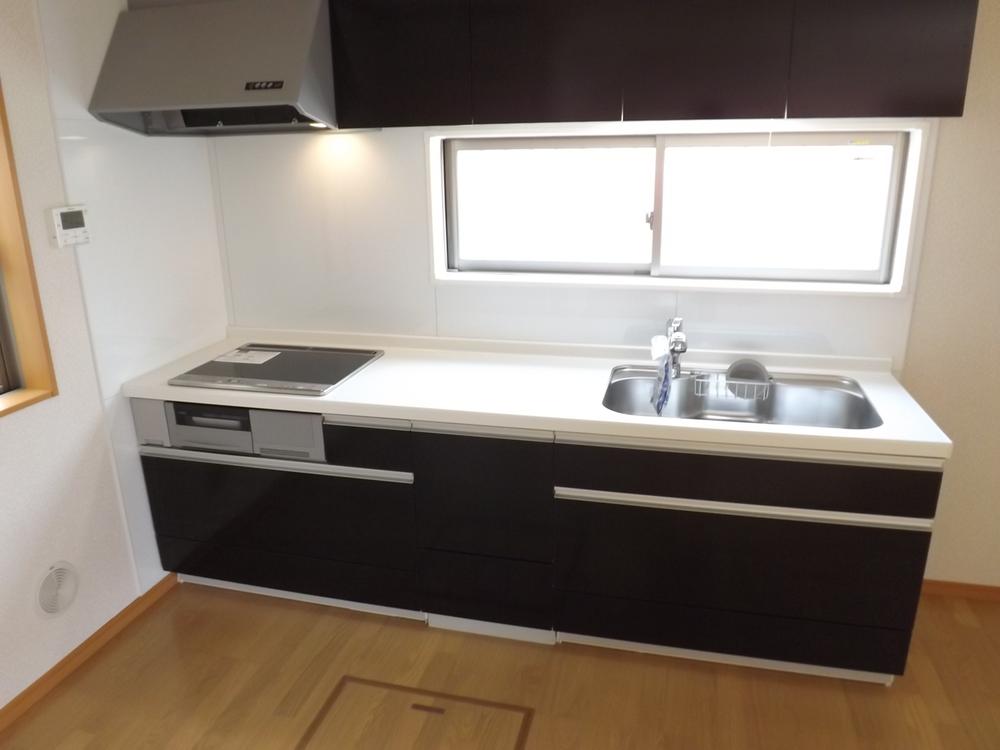 Same specifications photo (kitchen). Same specifications photo (kitchen) Slide storage! Water purifier with shower!