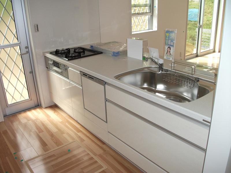Kitchen. Local (10 May 2012) shooting Since the full flat kitchen overlooking the living room, You can also look firmly state of the child, even while the housework.