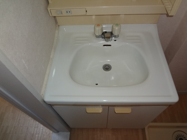 Other Equipment. Wash basin