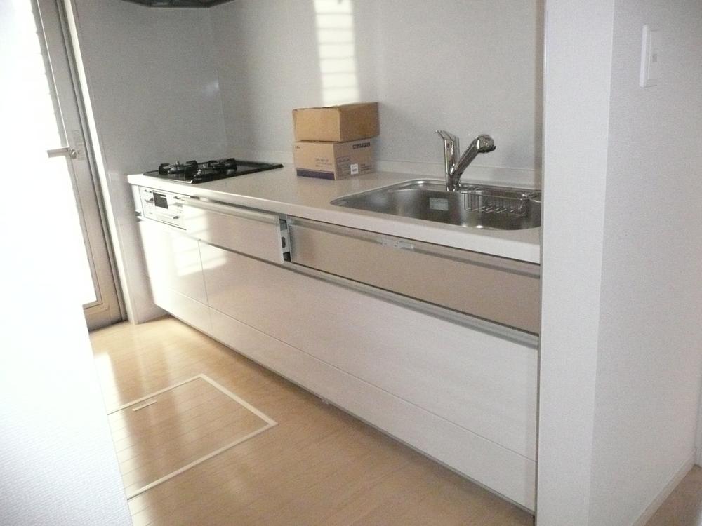 Kitchen. Indoor (10 May 2013) Shooting