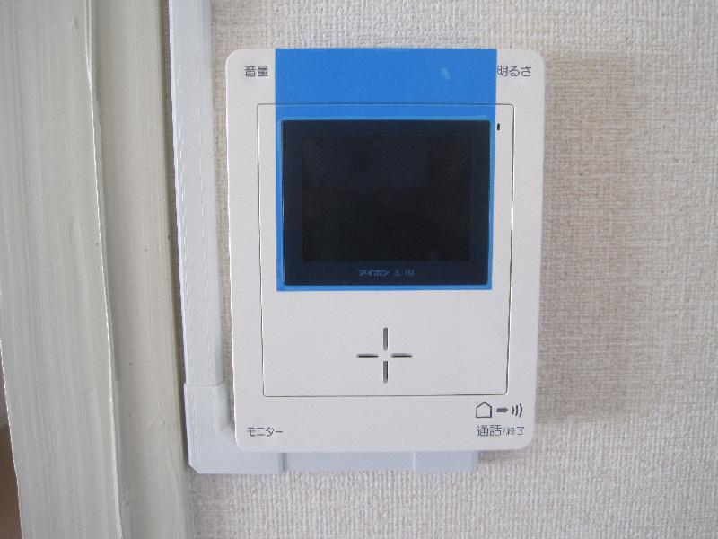 Living and room. Monitor with intercom