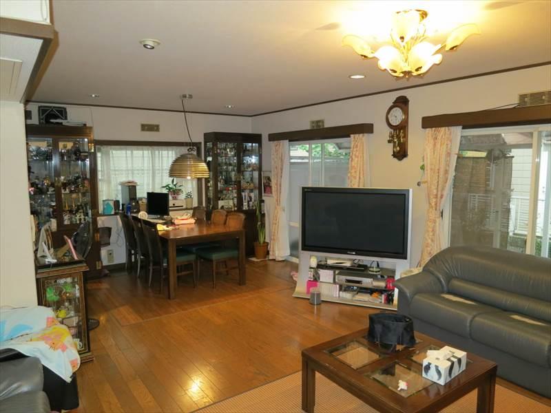 Living. Local (11 May 2013) Shooting