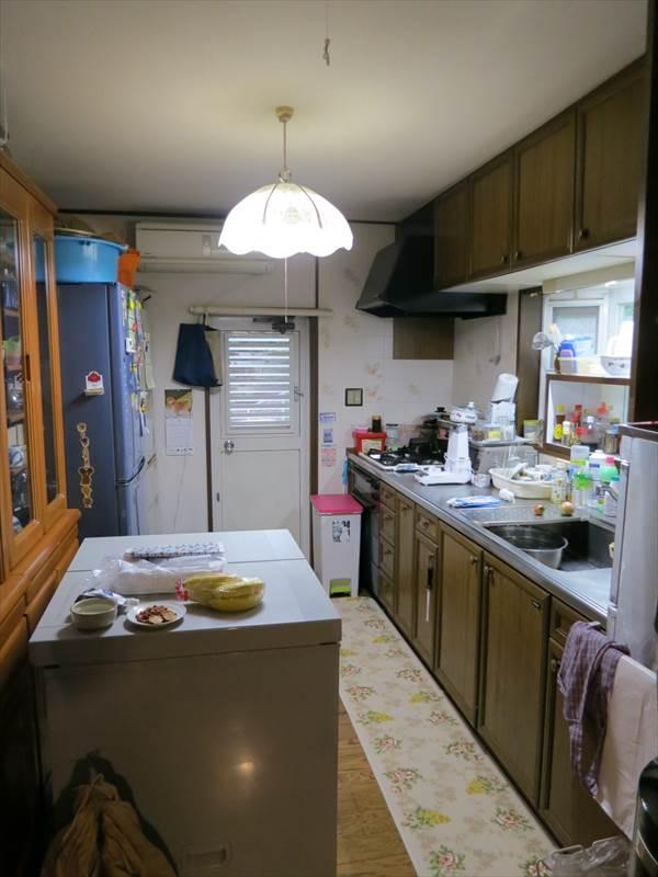 Kitchen. Local (11 May 2013) Shooting