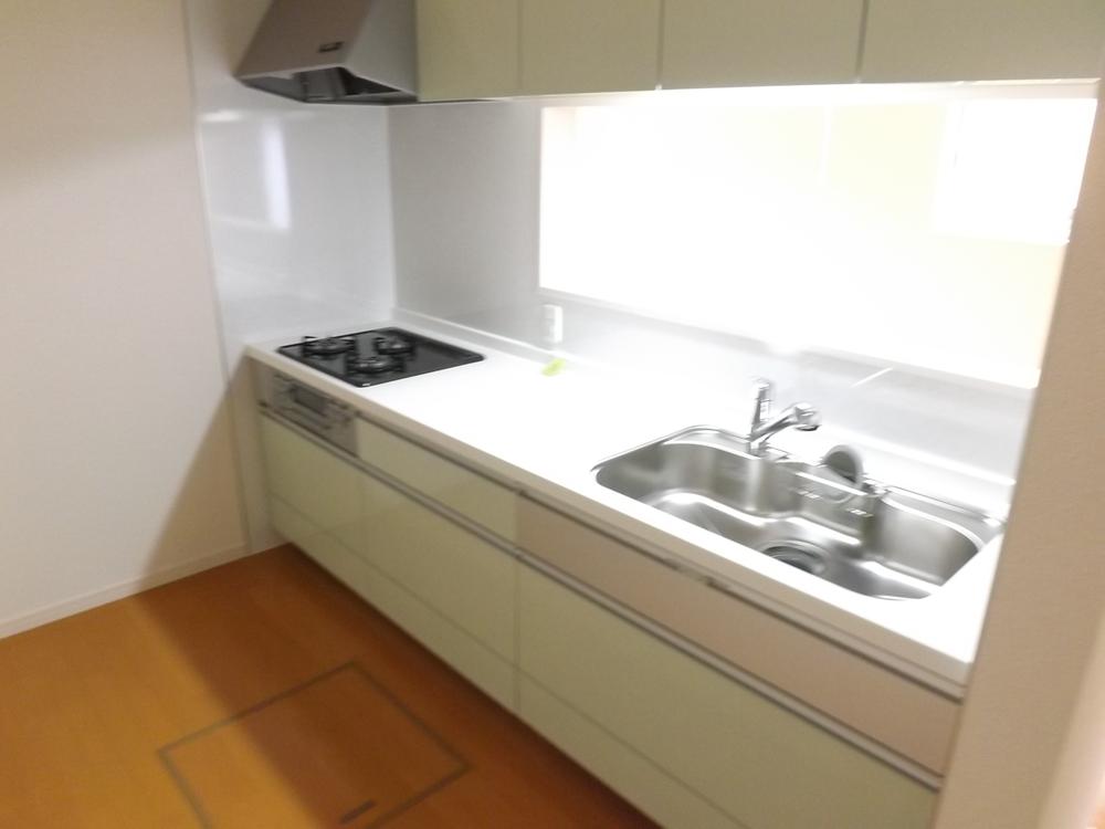 Same specifications photo (kitchen). Same specifications photo (kitchen) Slide storage! Water purifier with shower!