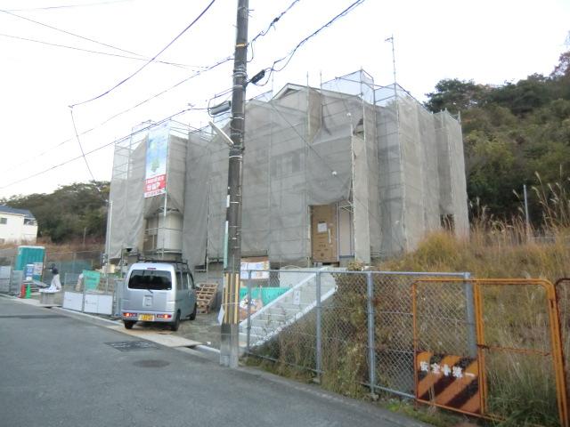 Local photos, including front road. Local (11 May 2013) Shooting