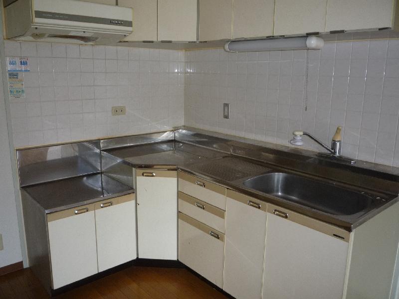 Kitchen. Storage-rich kitchen