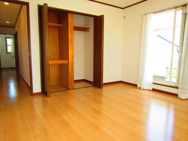 Non-living room. Master Bedroom 8 pledge