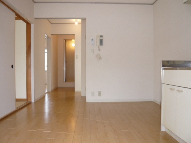 Kitchen. Dining is a photograph of 6 quires.