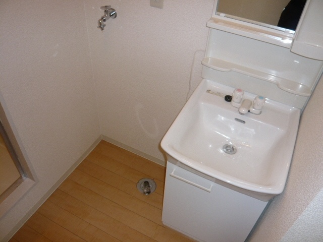 Washroom. bath, toilet, Wash three points separate