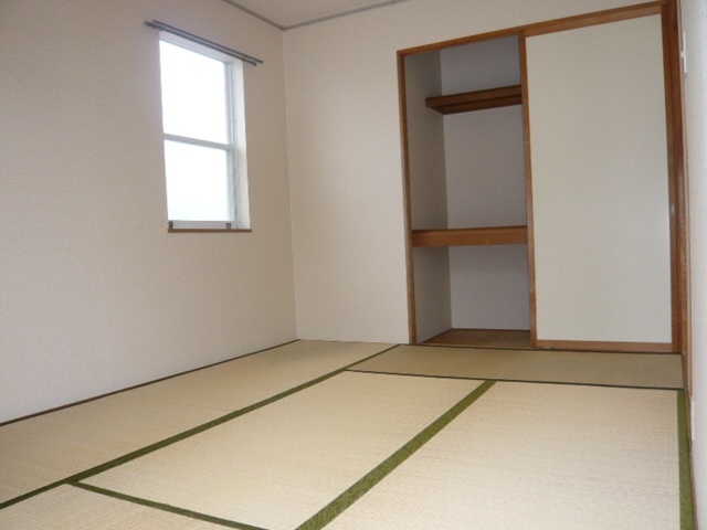 Living and room. Sunny for the corner room