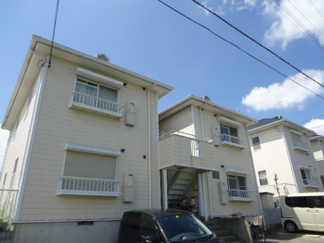 Building appearance. Parking price free