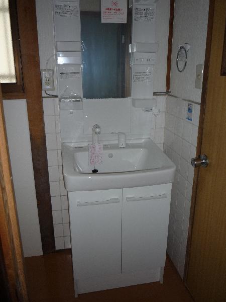 Washroom. Wash basin had made