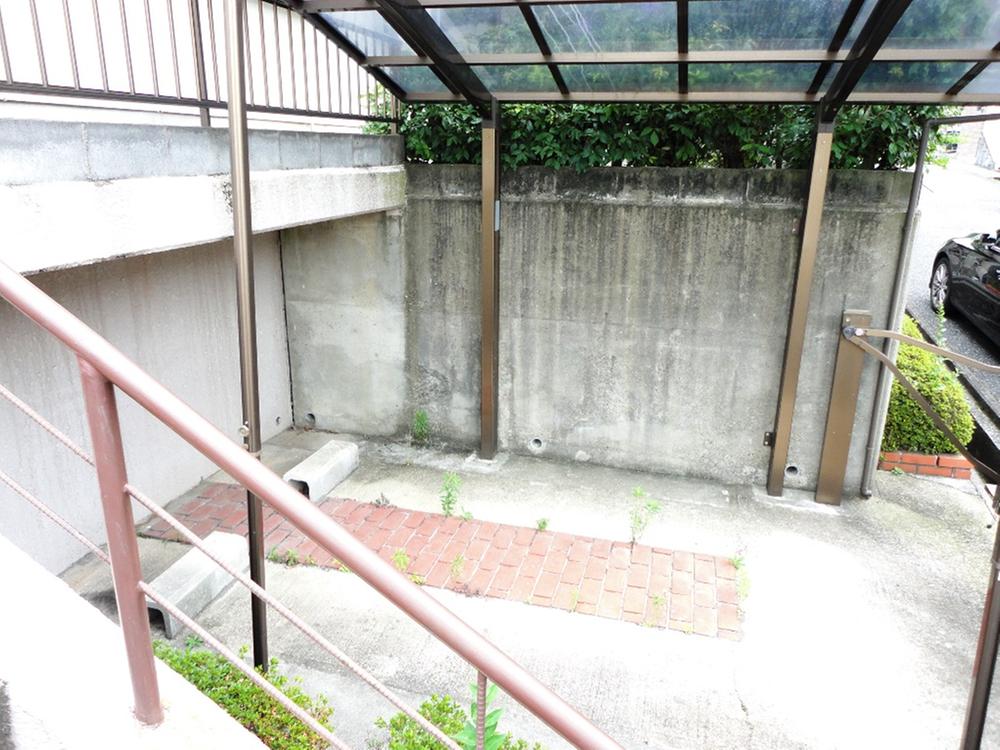 Parking lot. Room (August 2013) Shooting