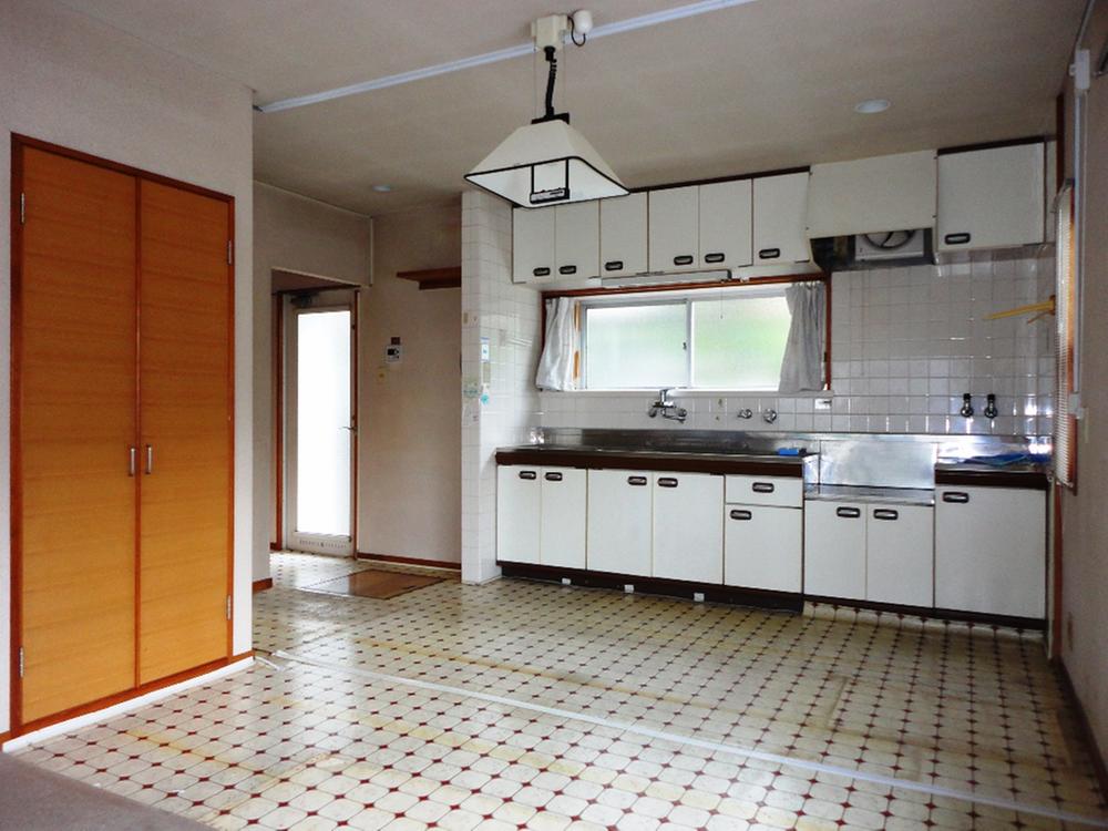 Kitchen. Room (August 2013) Shooting