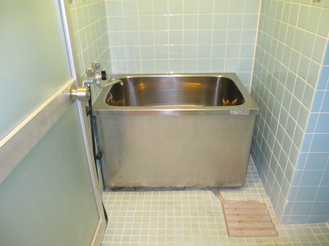 Bath. You heal the fatigue of the bathroom is a daily