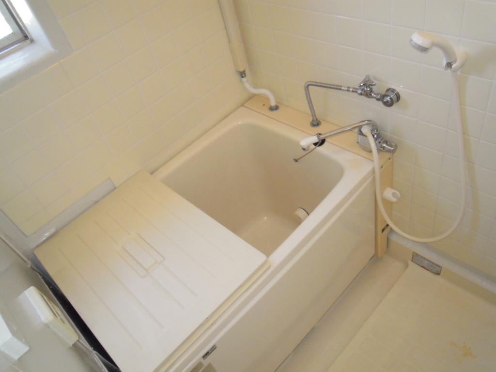 Bath. Bathroom with follow-fired function! !