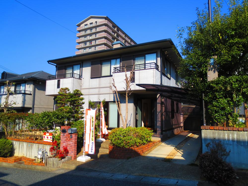 Local appearance photo. Is the house that you can rest assured of PanaHome construction. Leisurely in the garden.