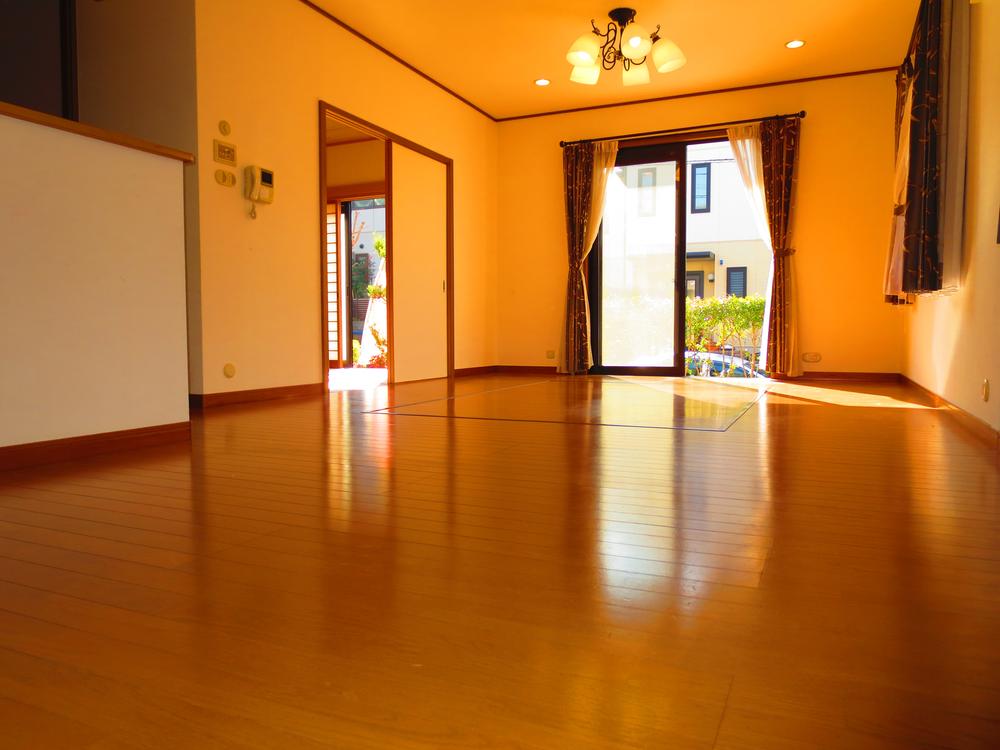 Living. Spacious in there 15 Pledge ・  ・  ・ It feels a sunny.