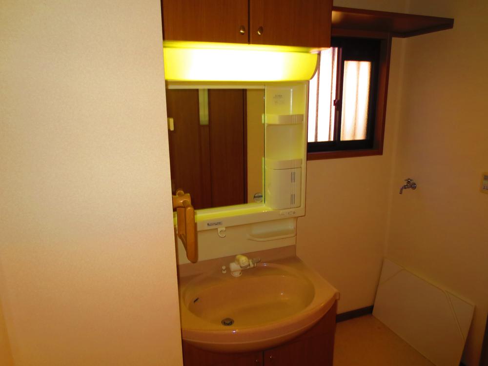 Wash basin, toilet. Wash basin of the storage lot.