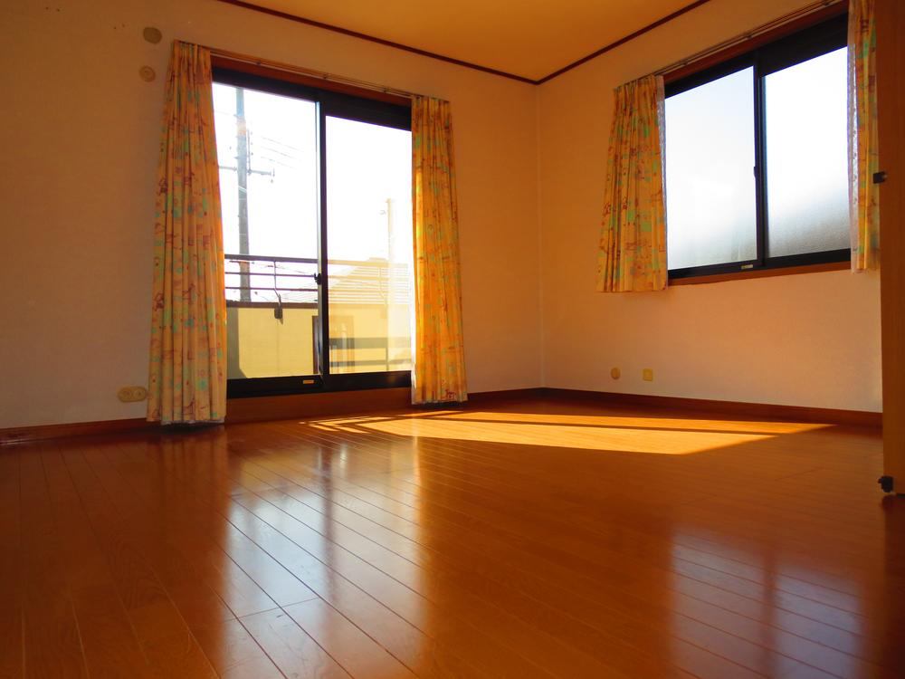 Non-living room. 8.5 Pledge.