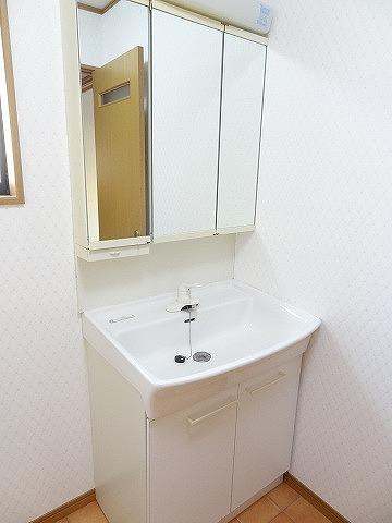 Wash basin, toilet. Indoor (10 May 2013) Shooting