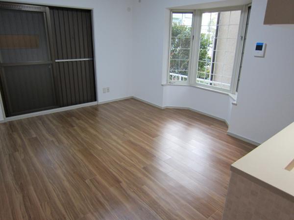 Living. Family gatherings space with views from counter kitchen! LDK is 12.5 Pledge. Plenty of daylighting!