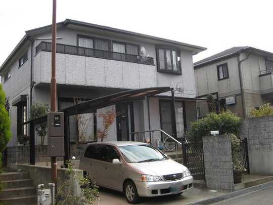 Local appearance photo. Car is not included in price.