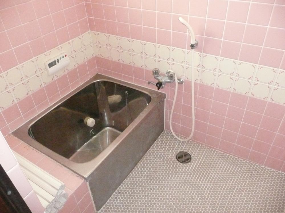 Bathroom. Room (May 2013) Shooting