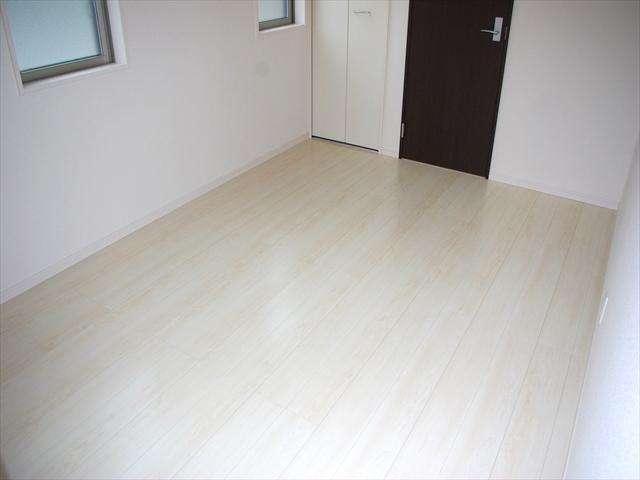 Non-living room. Bright Western-style! (A No. land)