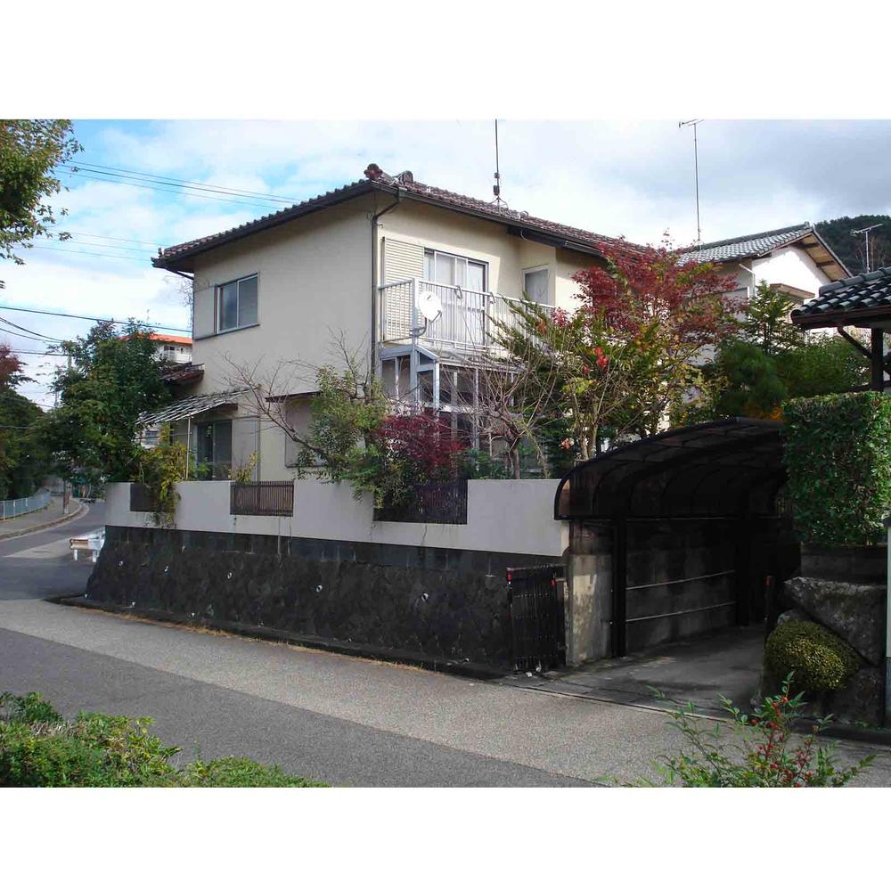 Local appearance photo. Local (11 May 2013) Shooting