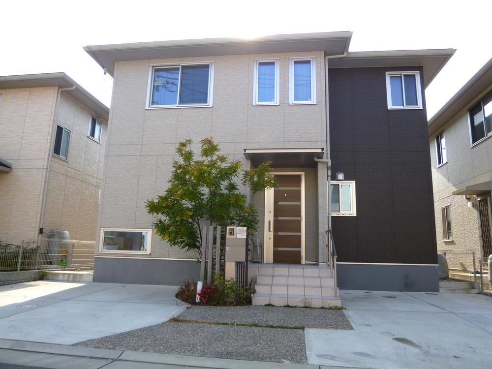 Local appearance photo. Local (12 May 2013) Shooting