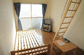 Living and room. High open ceiling