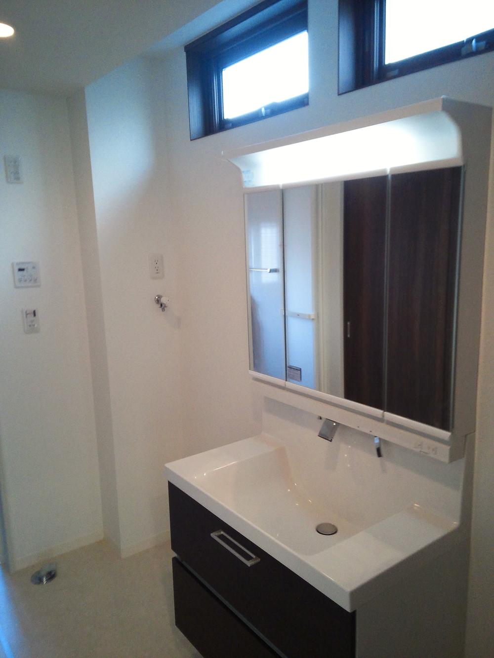 Wash basin, toilet. Washroom (December 2013) Shooting