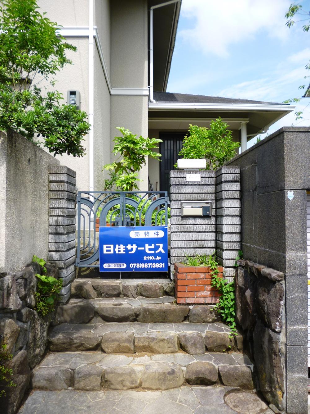 Entrance. Local (June 2013) Shooting