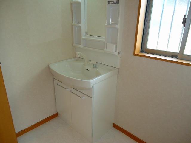 Wash basin, toilet. Indoor (11 May 2013) Shooting