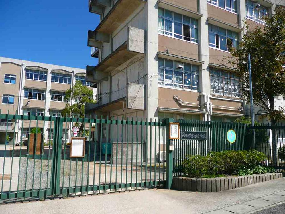 Primary school. 1530m Sakuramori the town until Kobe Tsukushigaoka Elementary School, Live district of the school of Tsukushigaoka.