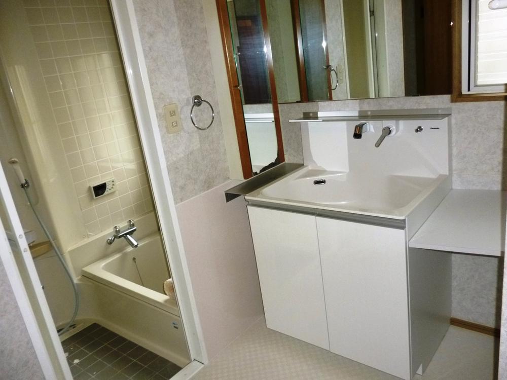 Wash basin, toilet. Indoor (12 May 2013) Shooting