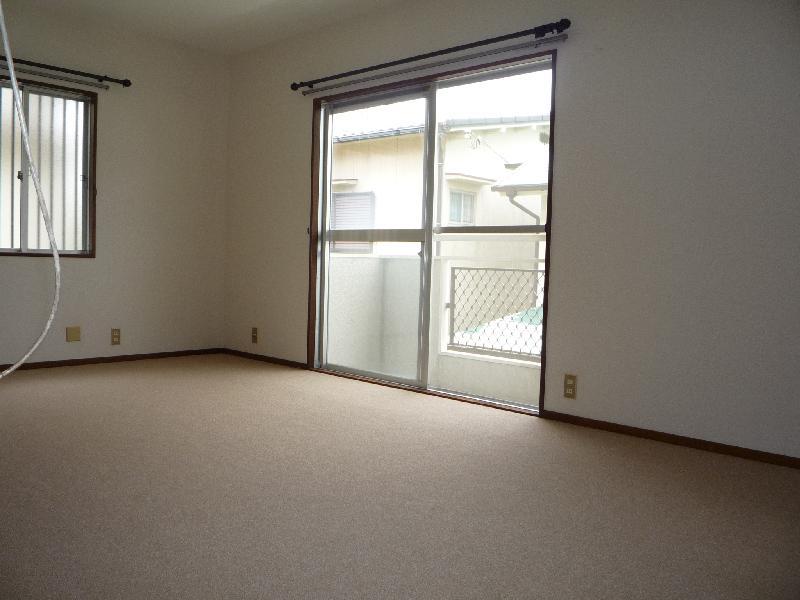 Living and room. Second floor Western-style window dihedral