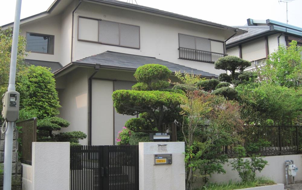 Local appearance photo. Local (May 2012) shooting