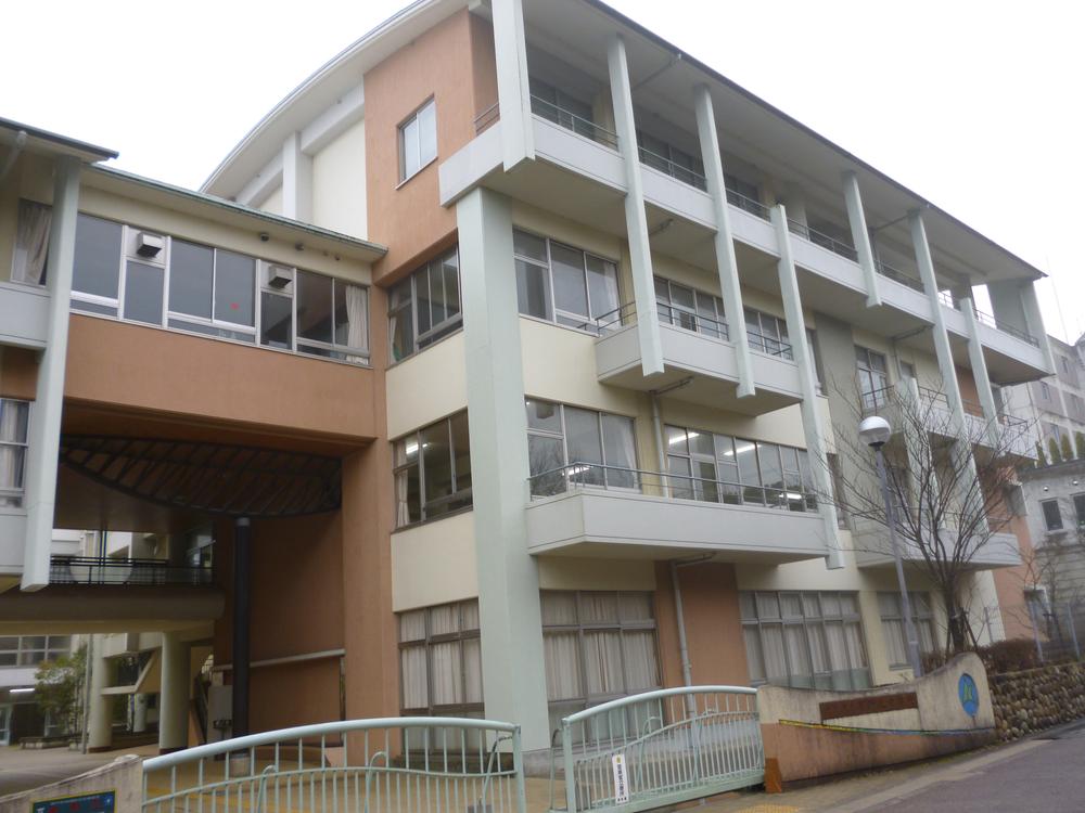 Junior high school. Arinokita junior high school