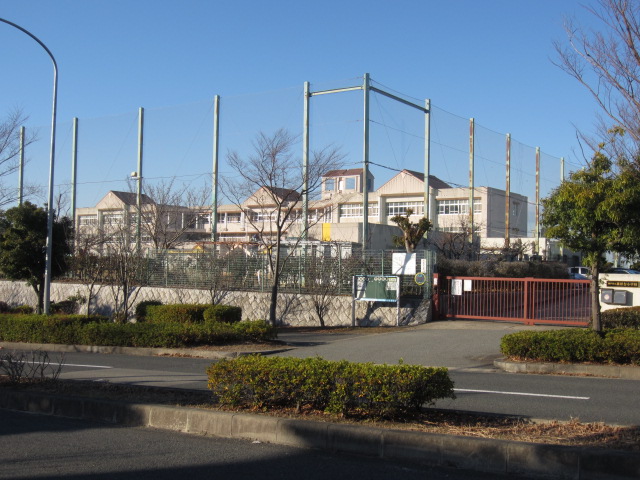 Primary school. 572m to Kobe City Fujiwara stand elementary school (elementary school)