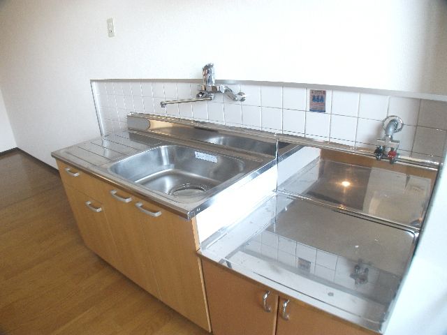 Kitchen. It is also safe Gasukitchin person of self-catering.