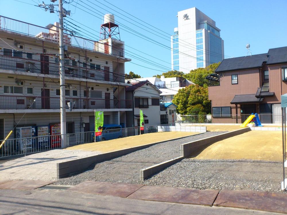 Local photos, including front road. Southeast corner lot! ! Day, Ventilation is very good! ! 