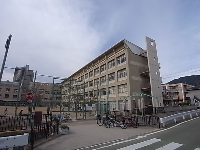 Primary school. Shigenori up to elementary school (elementary school) 611m
