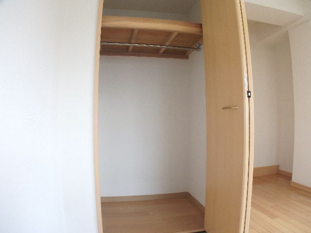 Receipt. There is a storage capacity there is also a shelf in the closet.