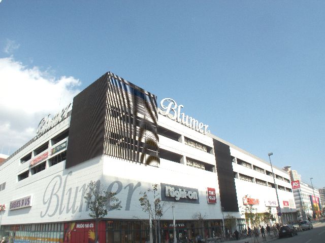 Shopping centre. HAT 1300m to Kobe (shopping center)